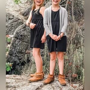 Minnetonka Children's Double Fringe Side Zip Boot, Brown, Leather Suede Size 6